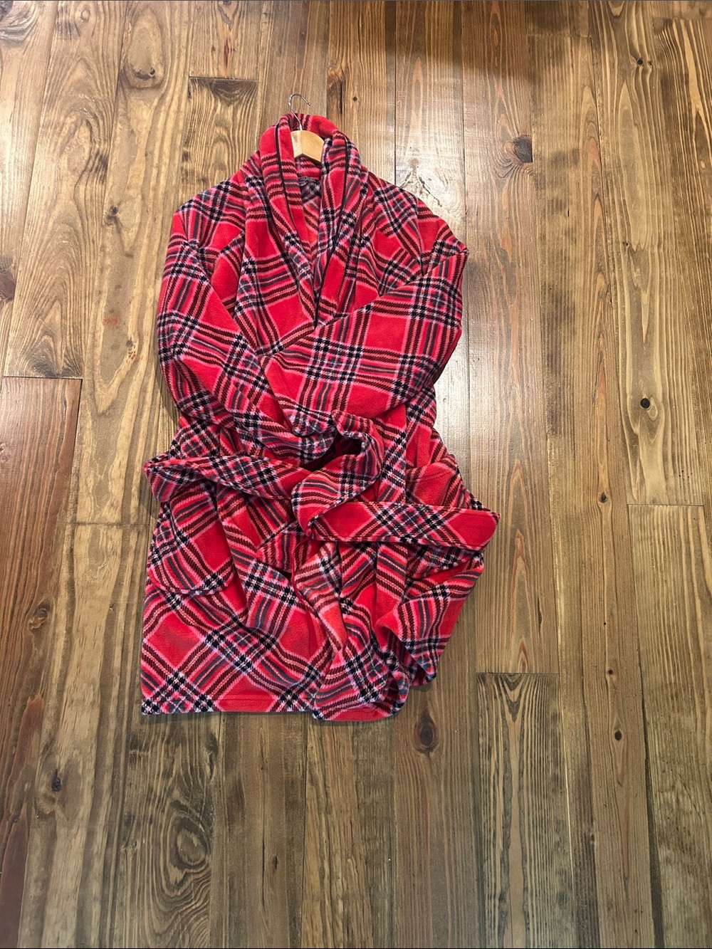 Victoria's Secret Red and Black Plaid Fleece Robe - Picture 8 of 9